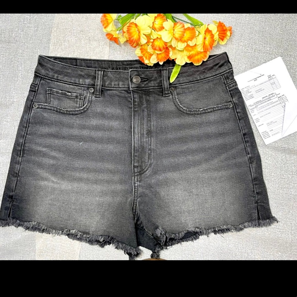American Eagle woman’s shorts